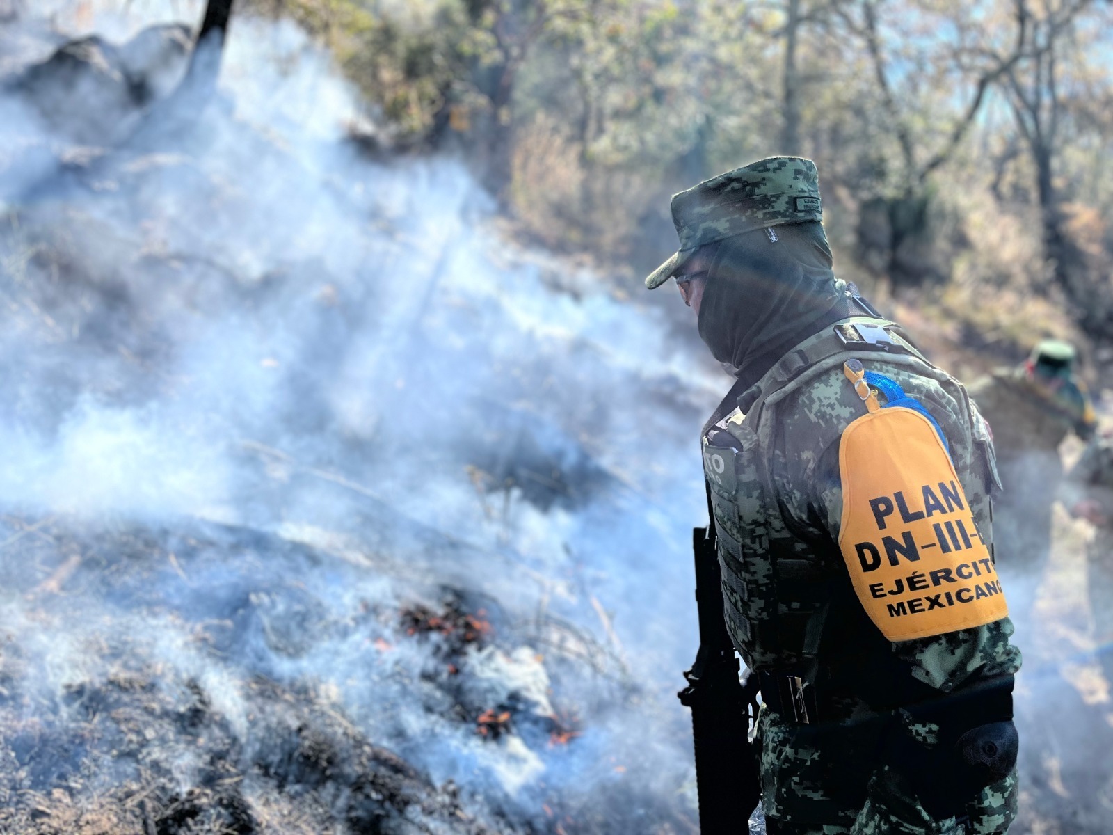 Persiste combate a incendio forestal en Tlaxco
